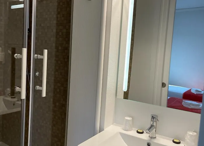 Saint Clair Hotel 2*